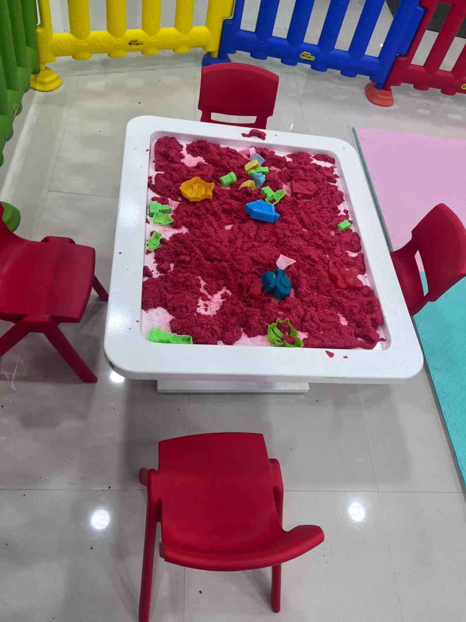 Clay activity table inside Cocomelos
